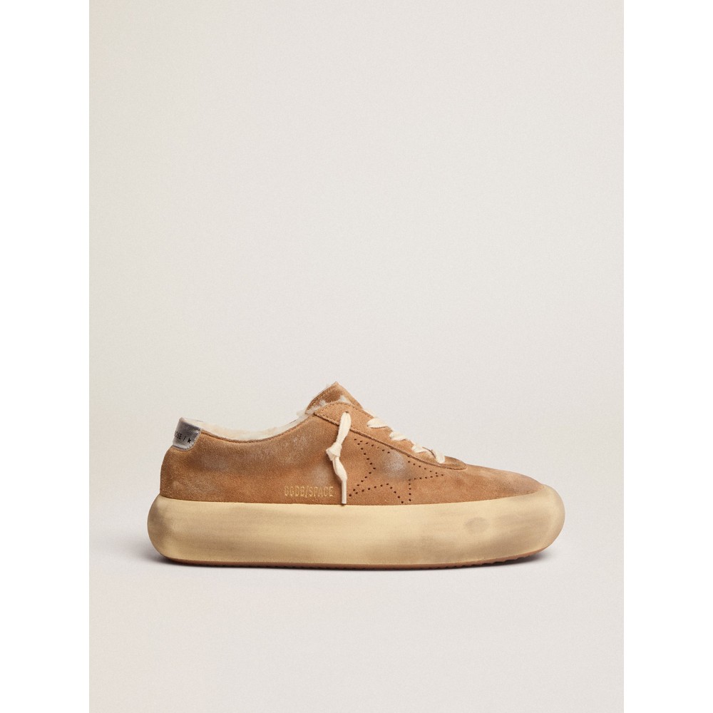 Space-Star shoes in tobacco-colored suede with shearling lining